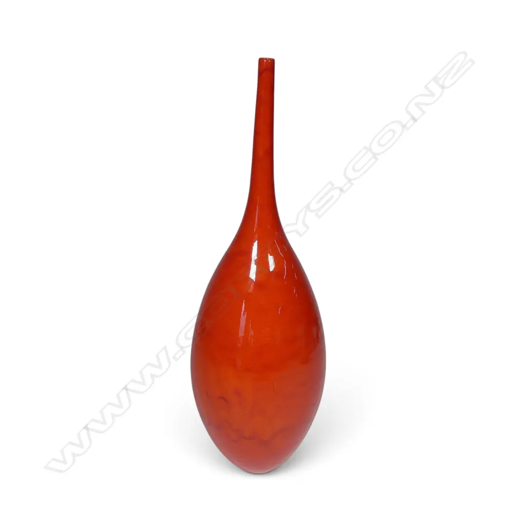 Peter Collis red ovoid vase, Image 1++