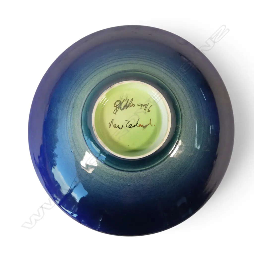 Peter Collis dish, Image 1++