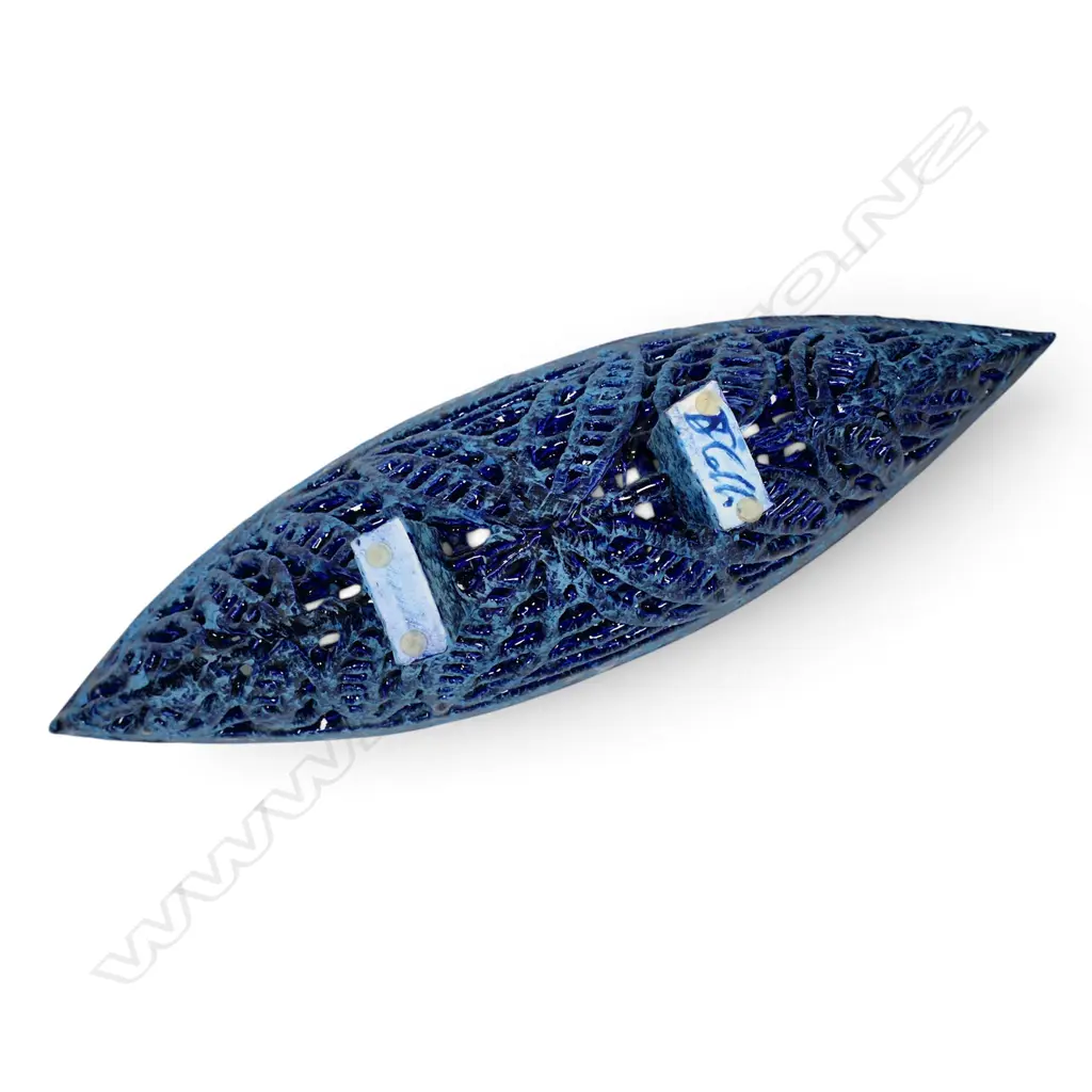 Peter Collis blue waka, Image 1++