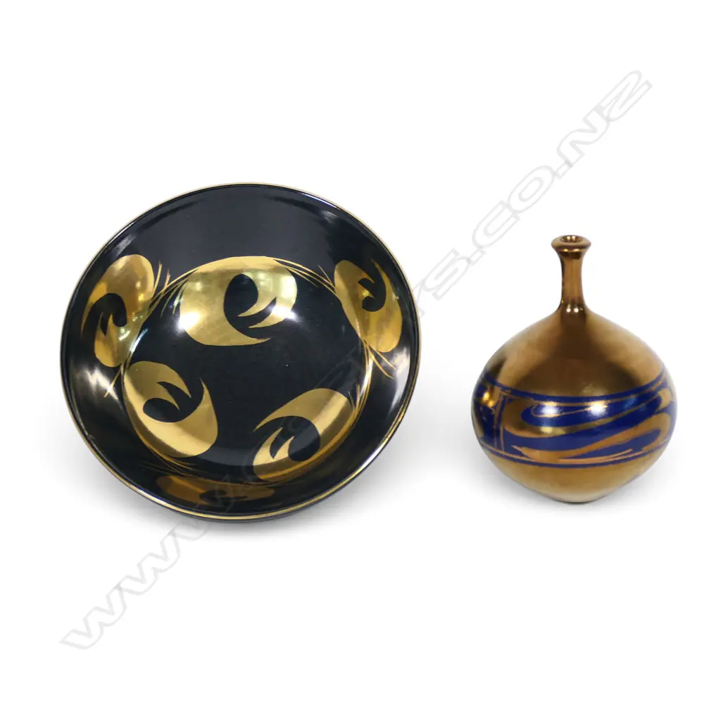 Peter Collis small footed bowl and orb vase, Image 1++