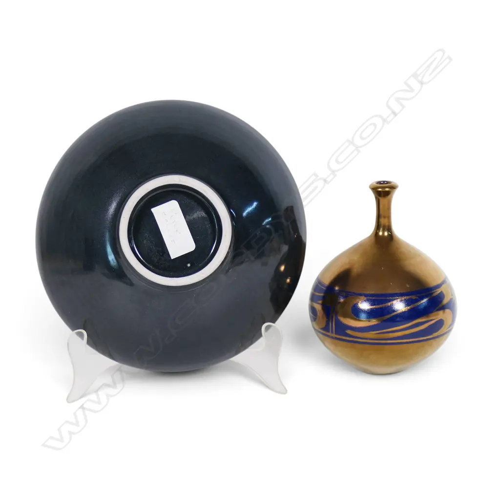 Peter Collis small footed bowl and orb vase, Image 1++