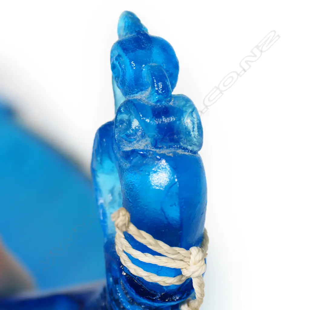 Shona Firman cast glass Manaia Waka, Image 1++