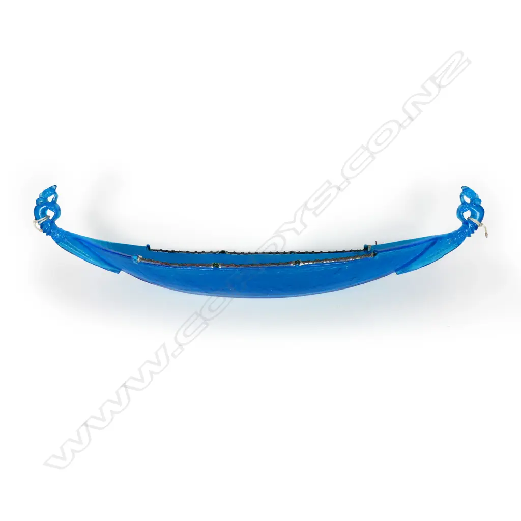 Shona Firman cast glass Manaia Waka, Image 1++