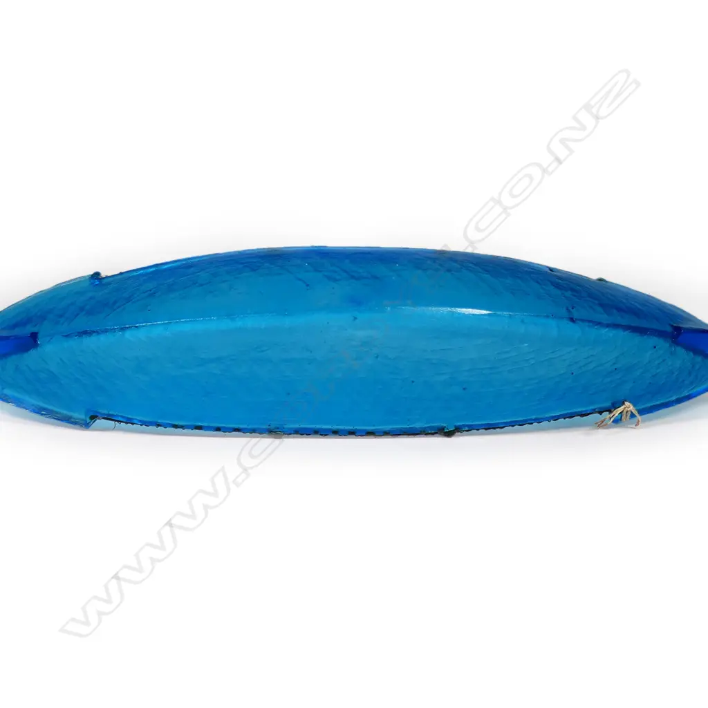 Shona Firman cast glass Manaia Waka, Image 1++