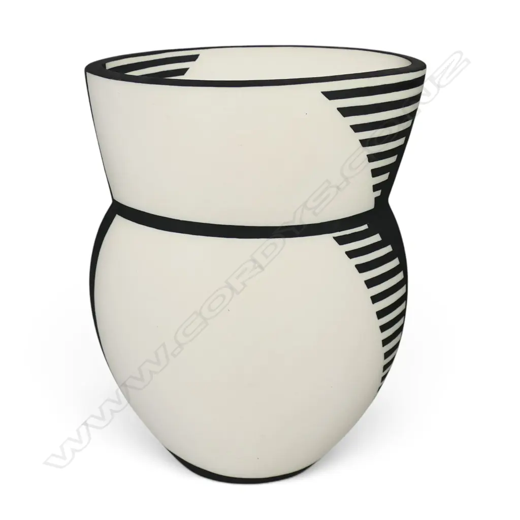 Alice Rose illusion vase, Image 1++