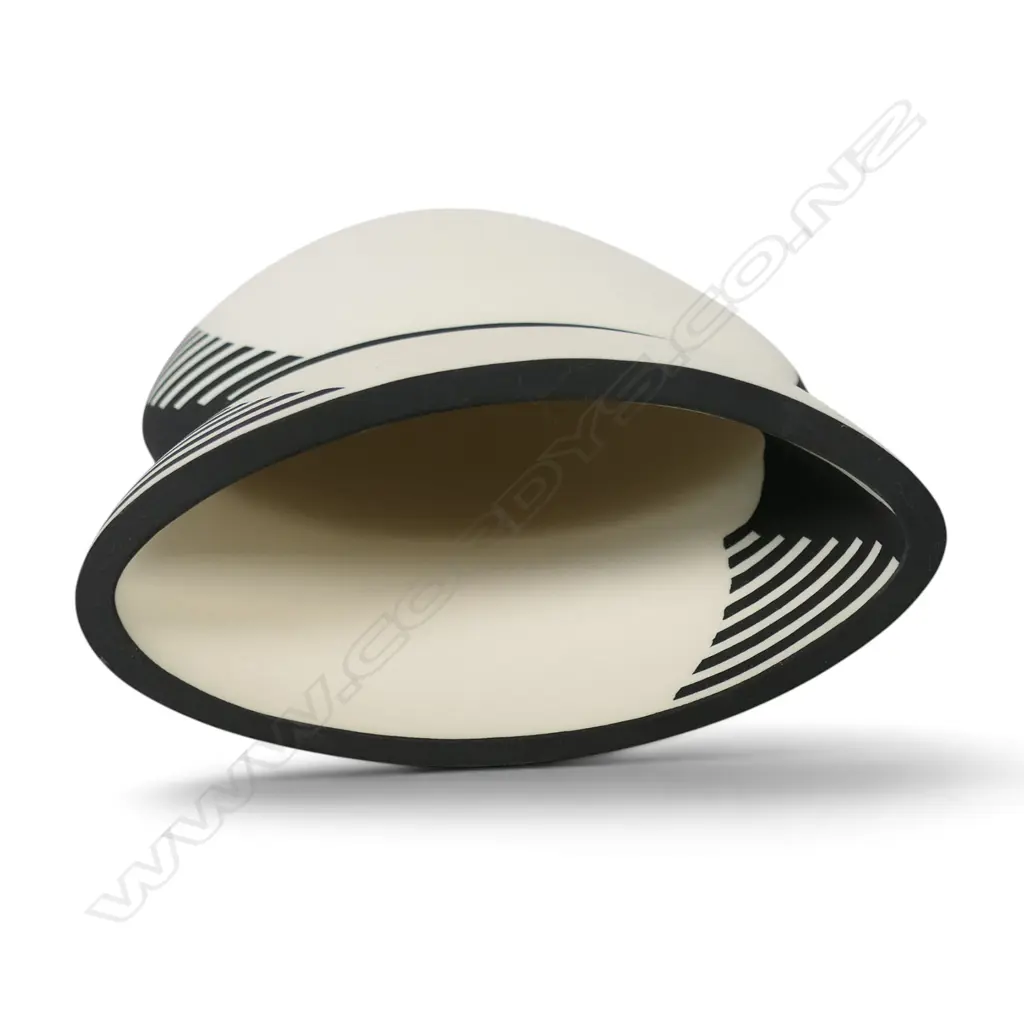 Alice Rose illusion vase, Image 1++