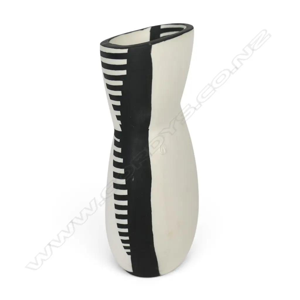 Alice Rose illusion vase, Image 1++
