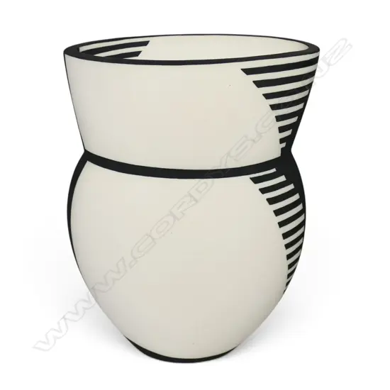 Alice Rose illusion vase,