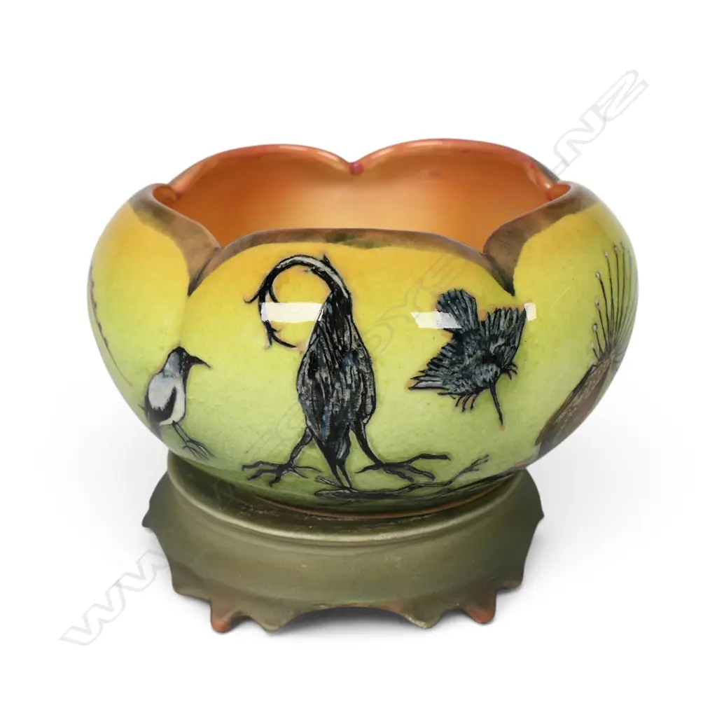 Rosy & Rich porcelain bowl on stand, Image 1++
