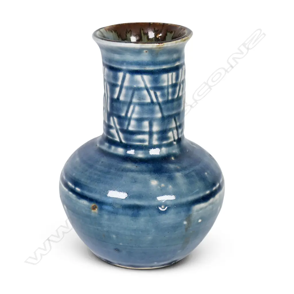 Oswald Stevens (Dunedin 1896-1980) hand thrown pottery vase, Image 1++