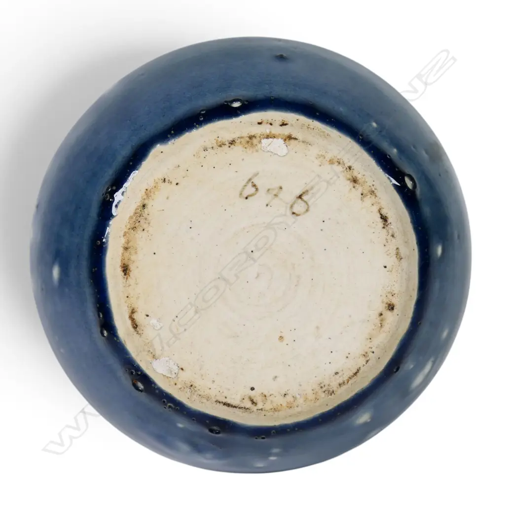 Oswald Stevens (Dunedin 1896-1980) hand thrown pottery vase, Image 1++