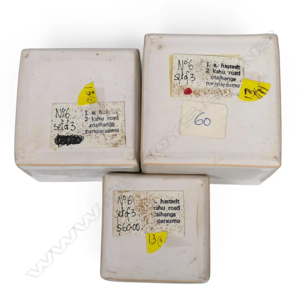 Jean Hastedt set of three graduated boxes with peaked lids, Image 1++