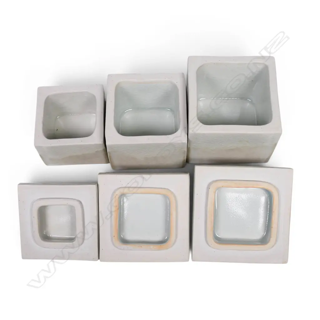 Jean Hastedt set of three graduated boxes with peaked lids, Image 1++