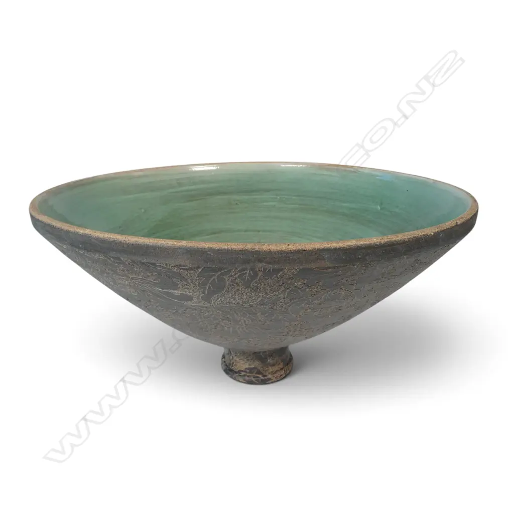 Sang Sool Shim and Keum Sun Lee terracotta pedestal bowl, with sgraffito floral design to sides and celadon glazed interior. H180mm. Dia.340mm Image 1++