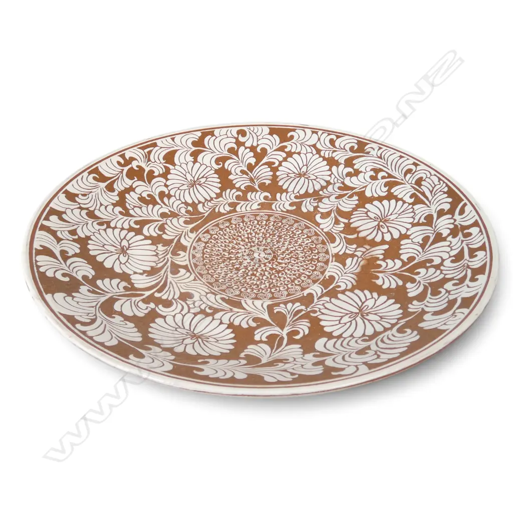 Sang Sool Shim large Chrysanthemum dish, Image 1++