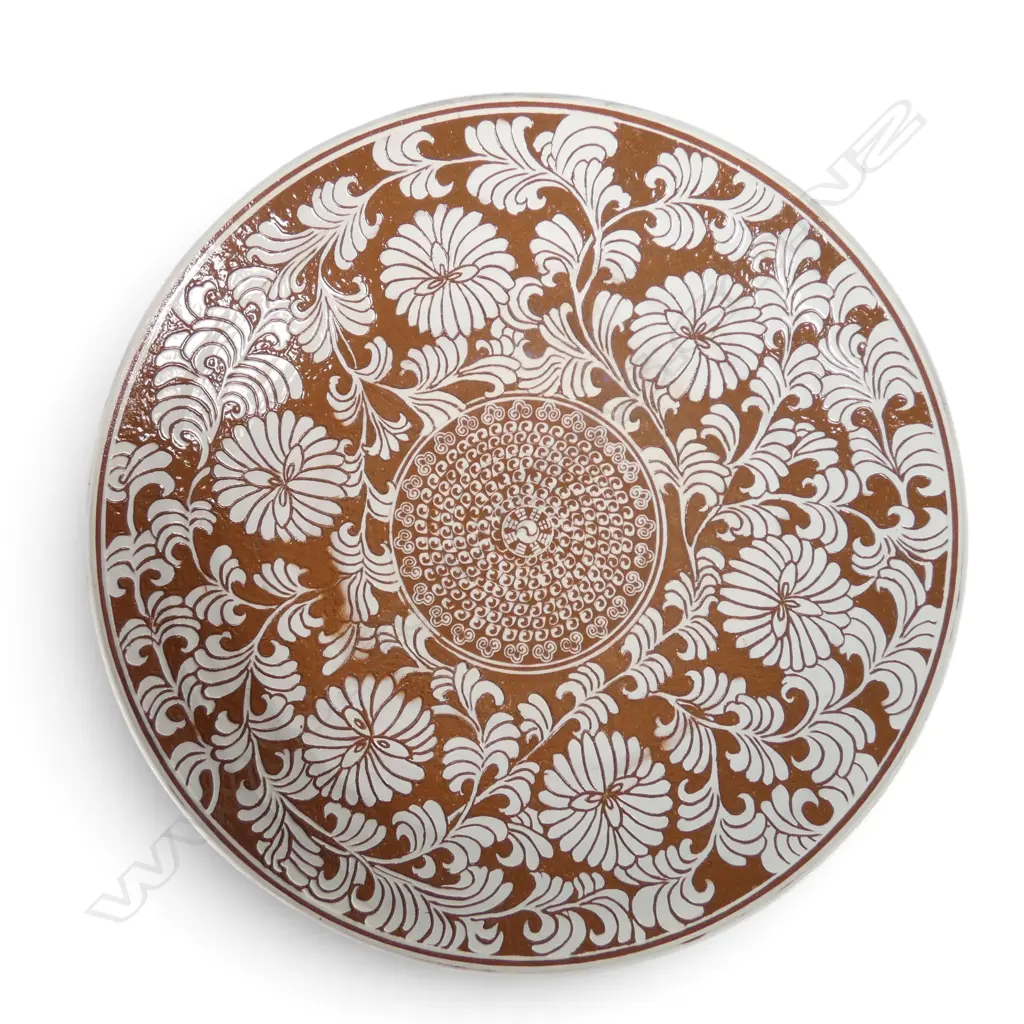 Sang Sool Shim large Chrysanthemum dish, Image 1++