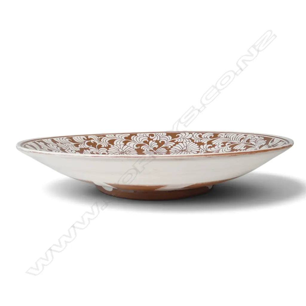 Sang Sool Shim large Chrysanthemum dish, Image 1++