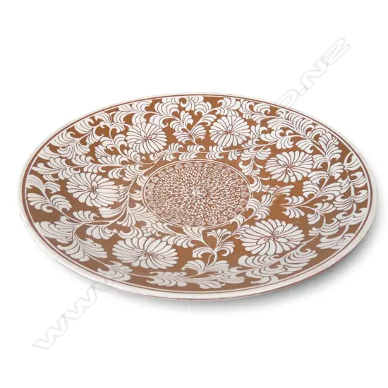 Sang Sool Shim large Chrysanthemum dish,
