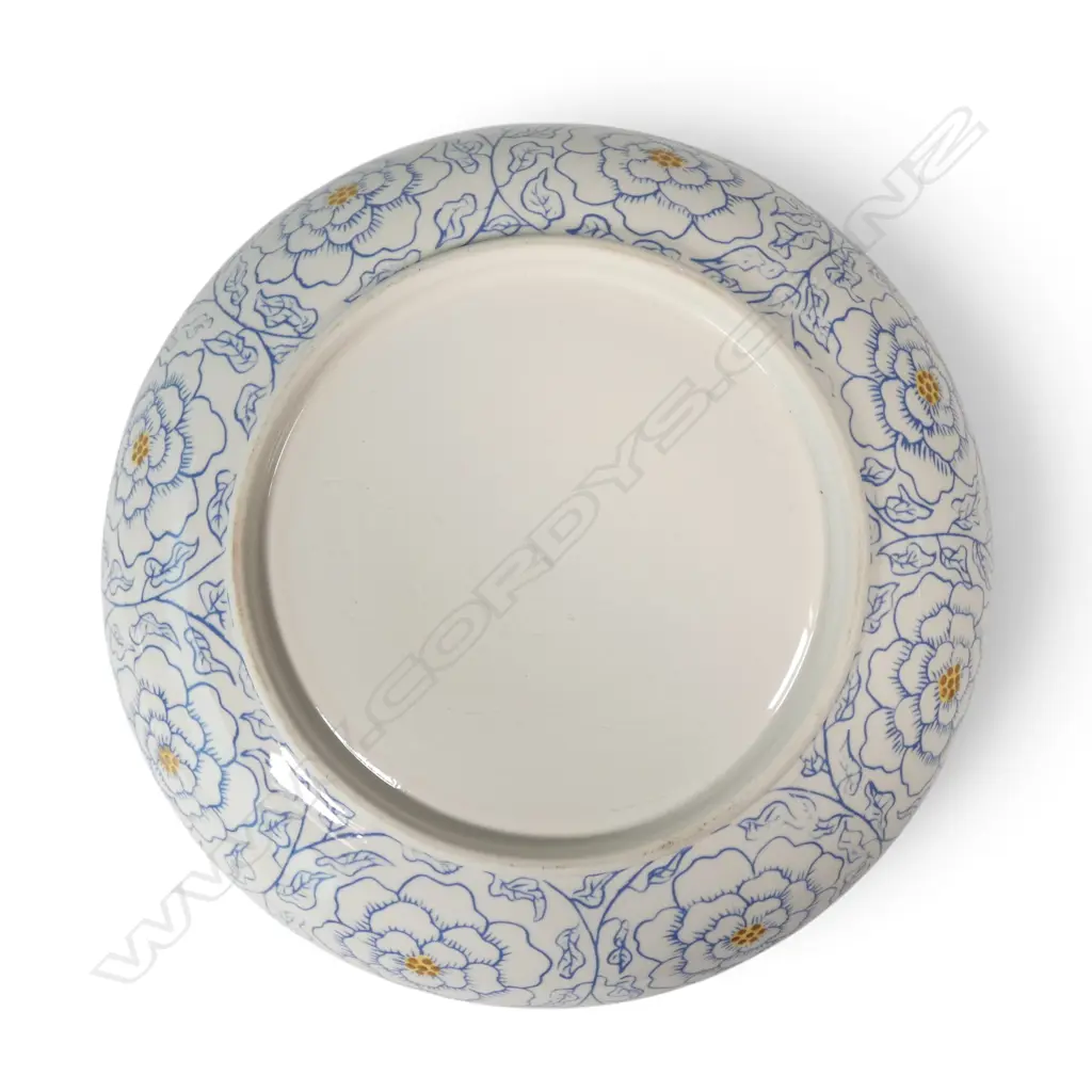 Sang Sool Shim peony rose lidded dish, Image 1++