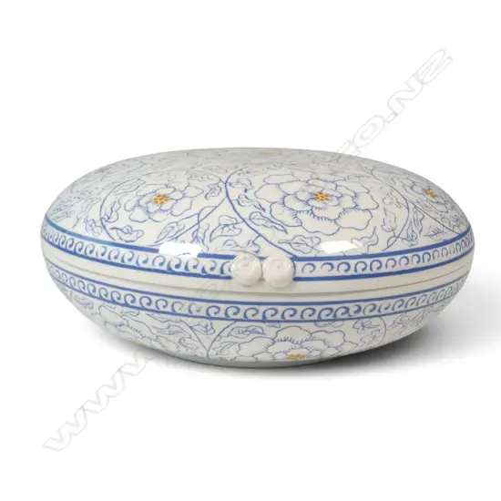Sang Sool Shim peony rose lidded dish,