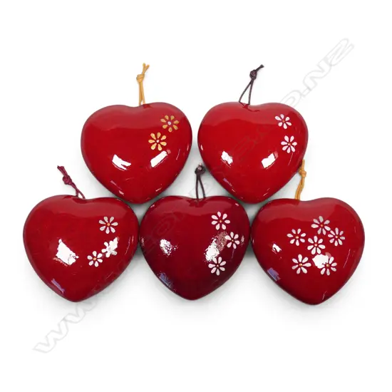Five Keum Sun Lee small red wall hanging hearts. W.80mm.