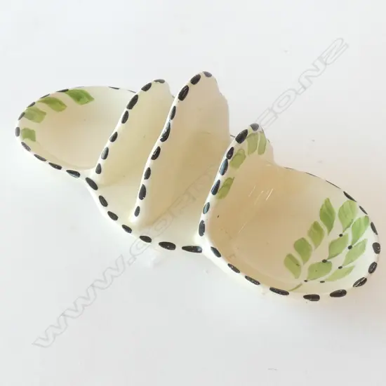 BURLEIGH - BLACK STITCH BORDER GREEN LEAVES