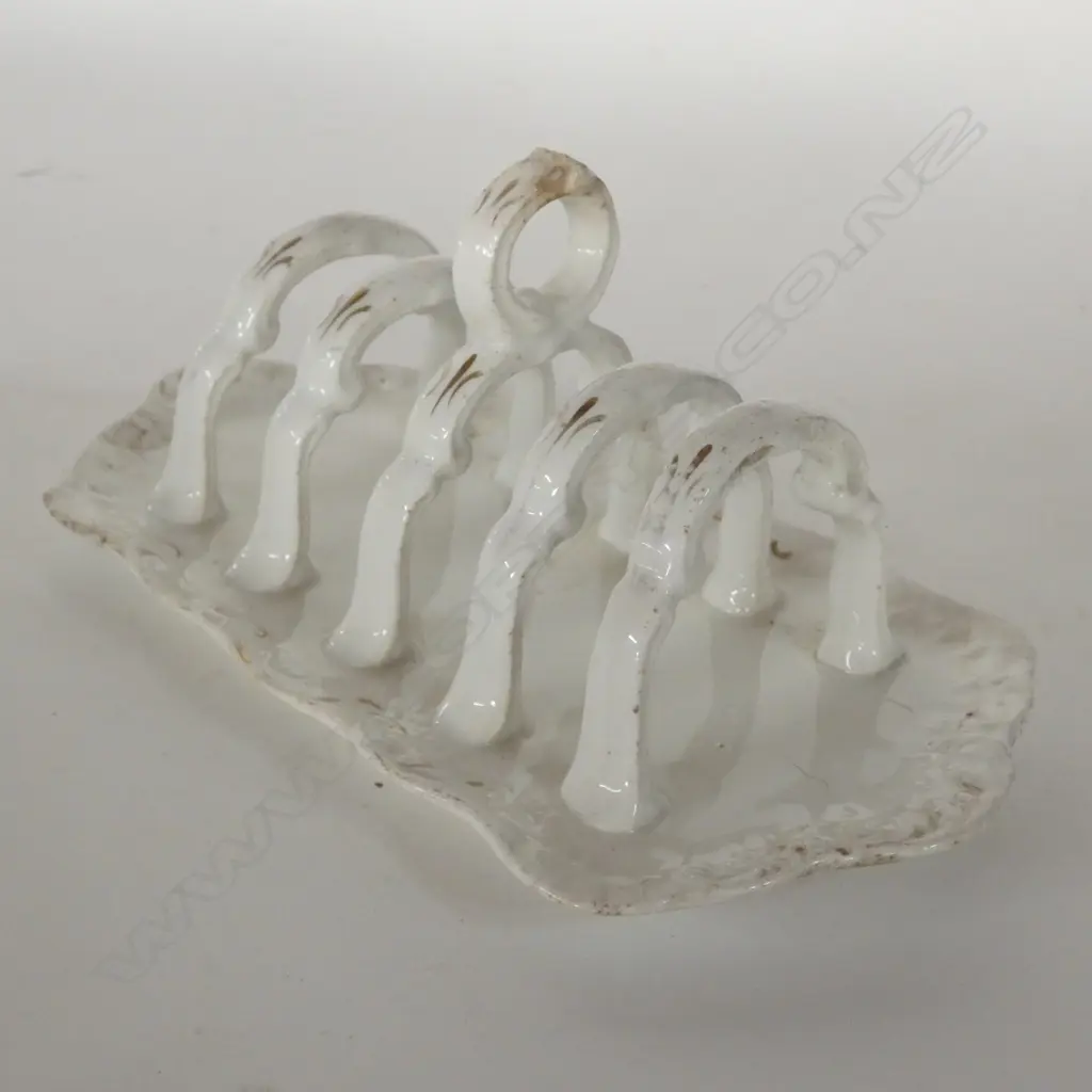 ALFRED MEAKIN - VICTORIAN STYLE WHITE WITH GILT Image 1++