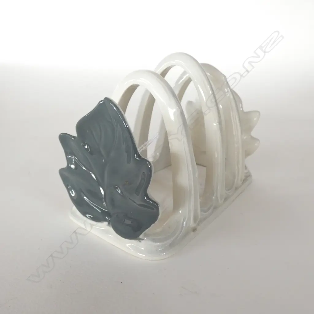 CARLTON WARE - GREY GLAZE LEAF Image 1++