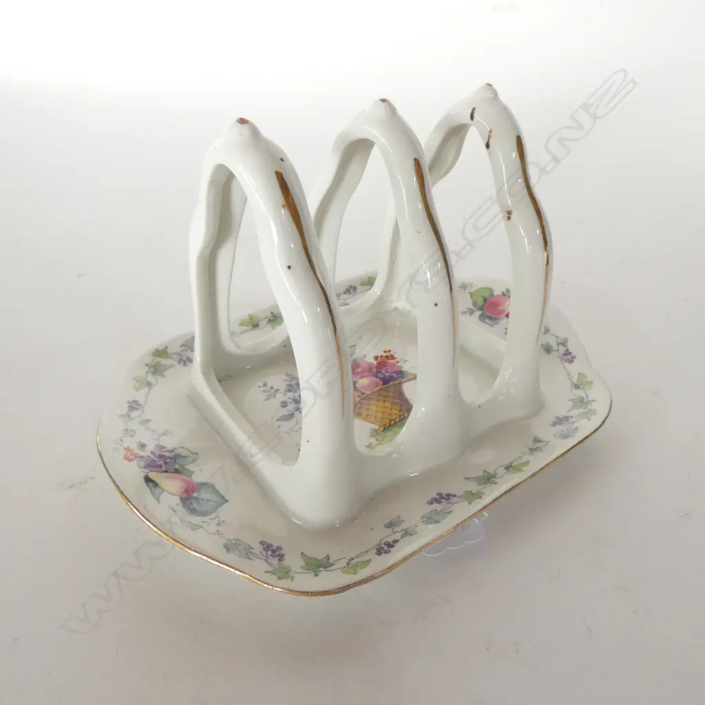 SHELLEY - HAMPTON COURT Image 1++