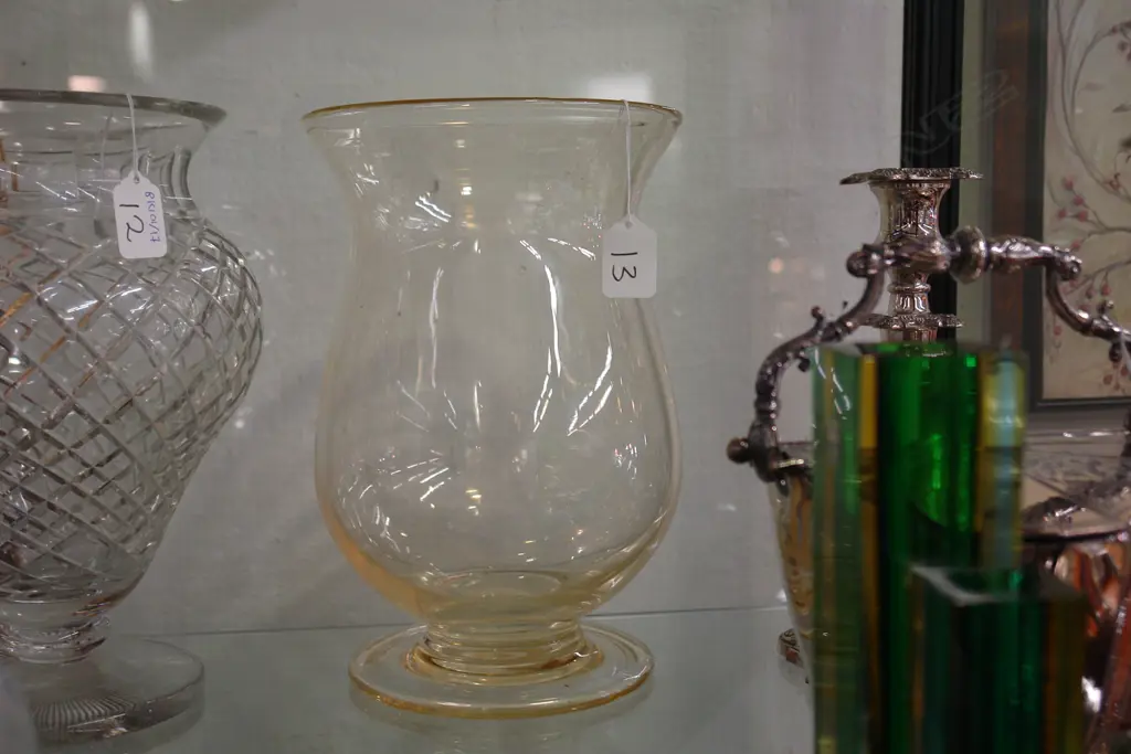 LG HANDBLOWN VASE W PONTIL MARK Image 1++
