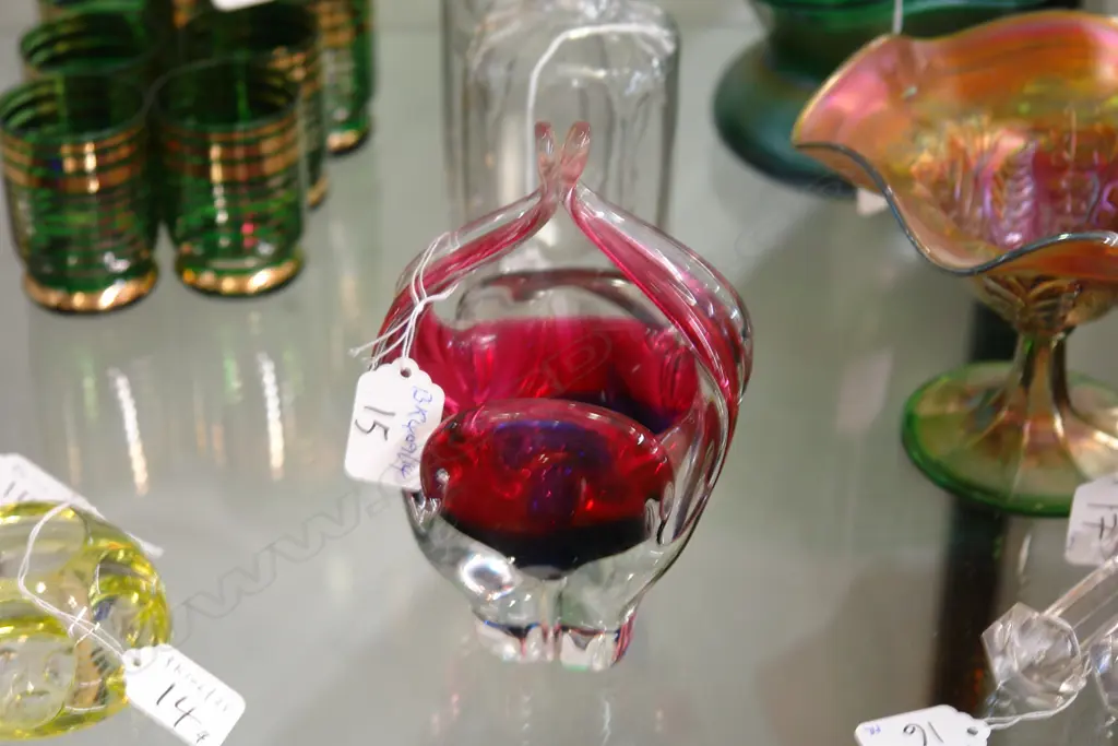 RED ART GLASS VASE Image 1++