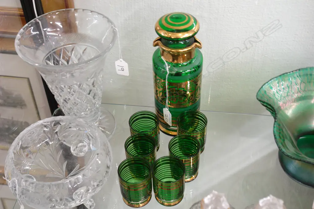 GREEN GLASS LIQUEUR SET Image 1++