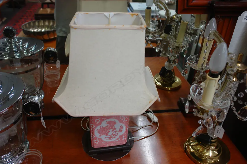 SMALL ORIENTAL TABLE LAMP Image 1++