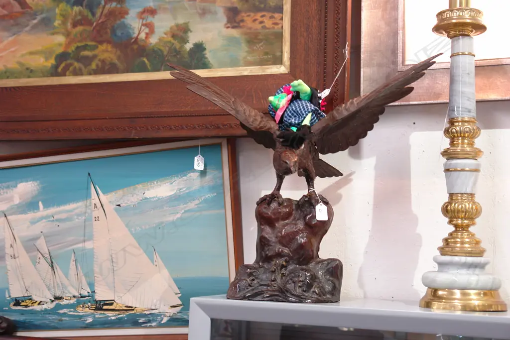 LG CAST METAL EAGLE FIGURE Image 1++