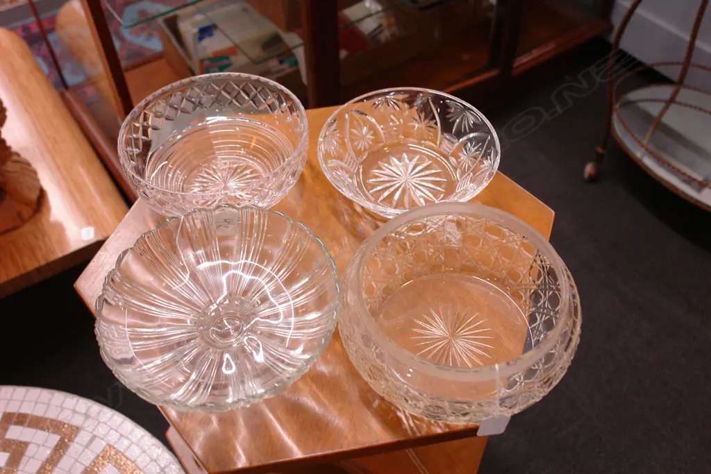 3 CUT CRYSTAL BOWLS + GL CAKE PLATE Image 1++