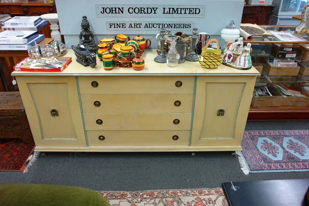 LONG CREAM DRESSER Image 1++