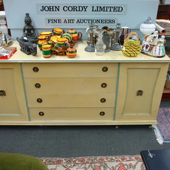 LONG CREAM DRESSER