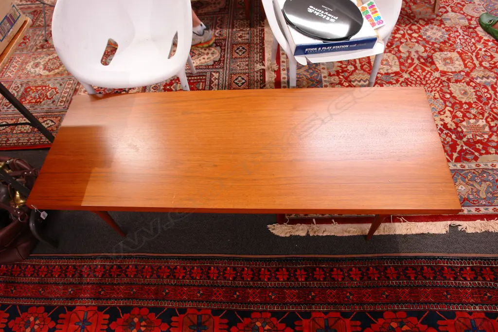RETRO COFFEE TABLE Image 1++
