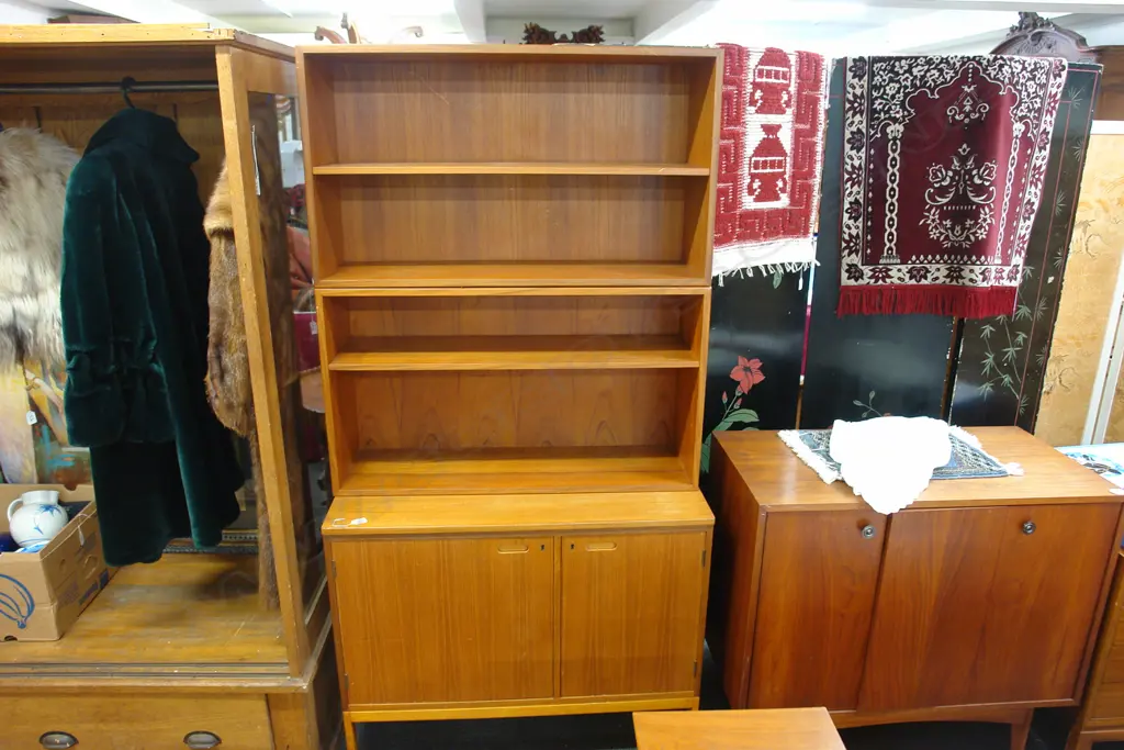 DANISH SMALL CREDENZA Image 1++