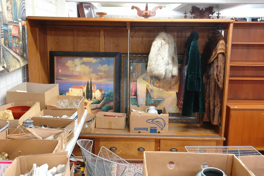 FASHION SHOP DISPLAY CABINET Image 1++