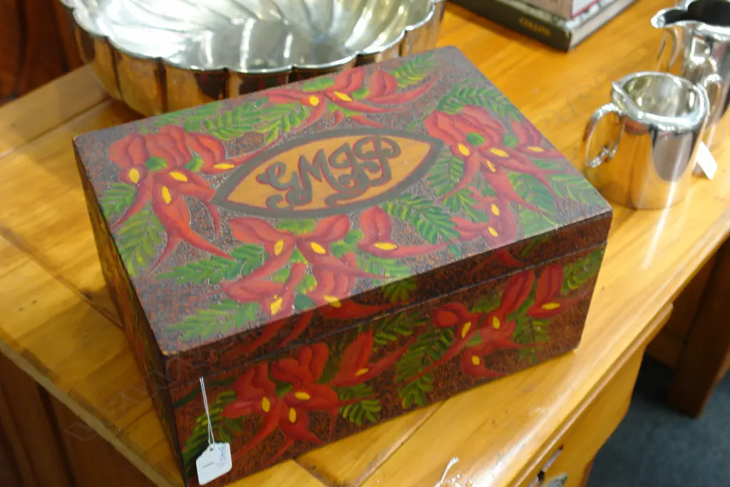 FOLK ART SEWING  BOX Image 1++