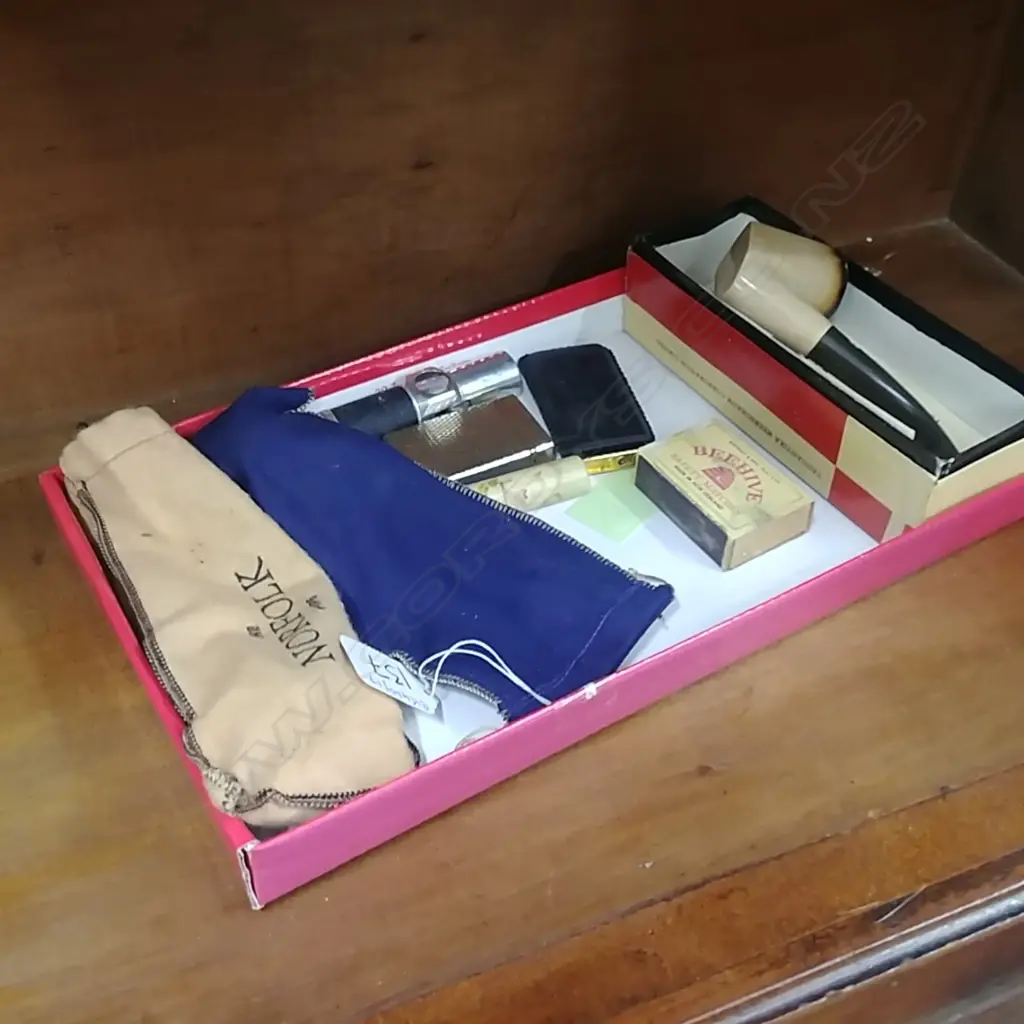 SMALL TRAY PIPES LIGHTERS ETC Image 1++