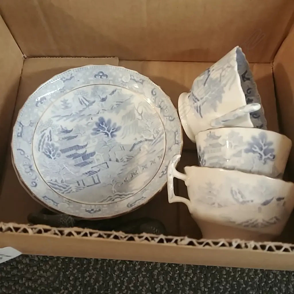 SMALL BOX REGENCY CHINA & 2 METAL DUCK ORNS Image 1++