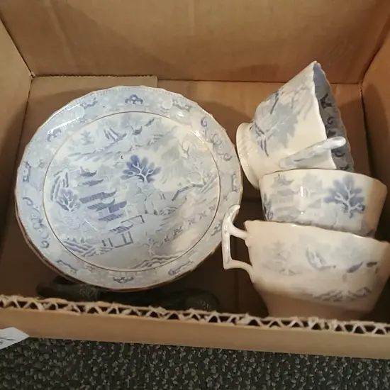 SMALL BOX REGENCY CHINA & 2 METAL DUCK ORNS