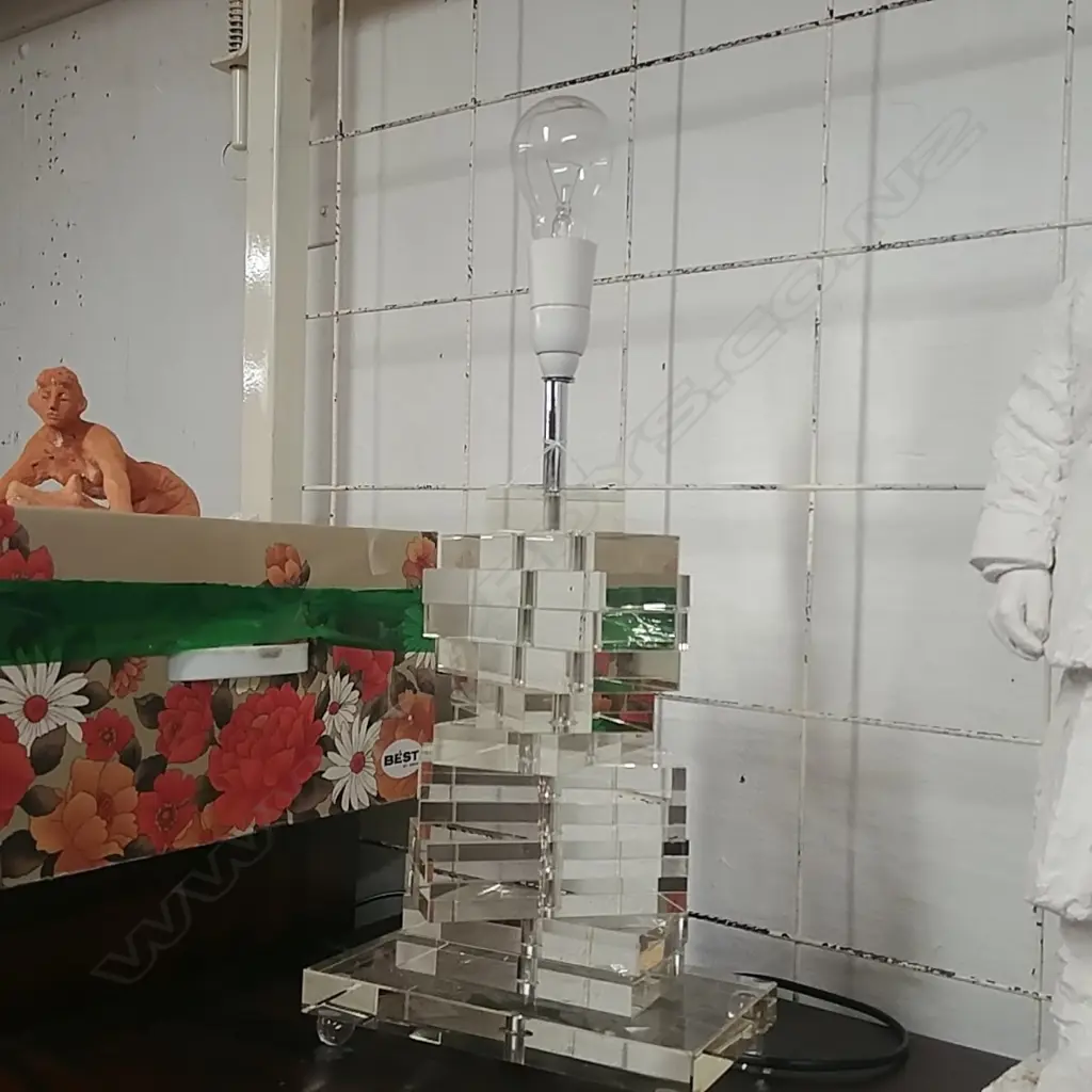 GLASS DESIGNER TABLE LAMP Image 1++