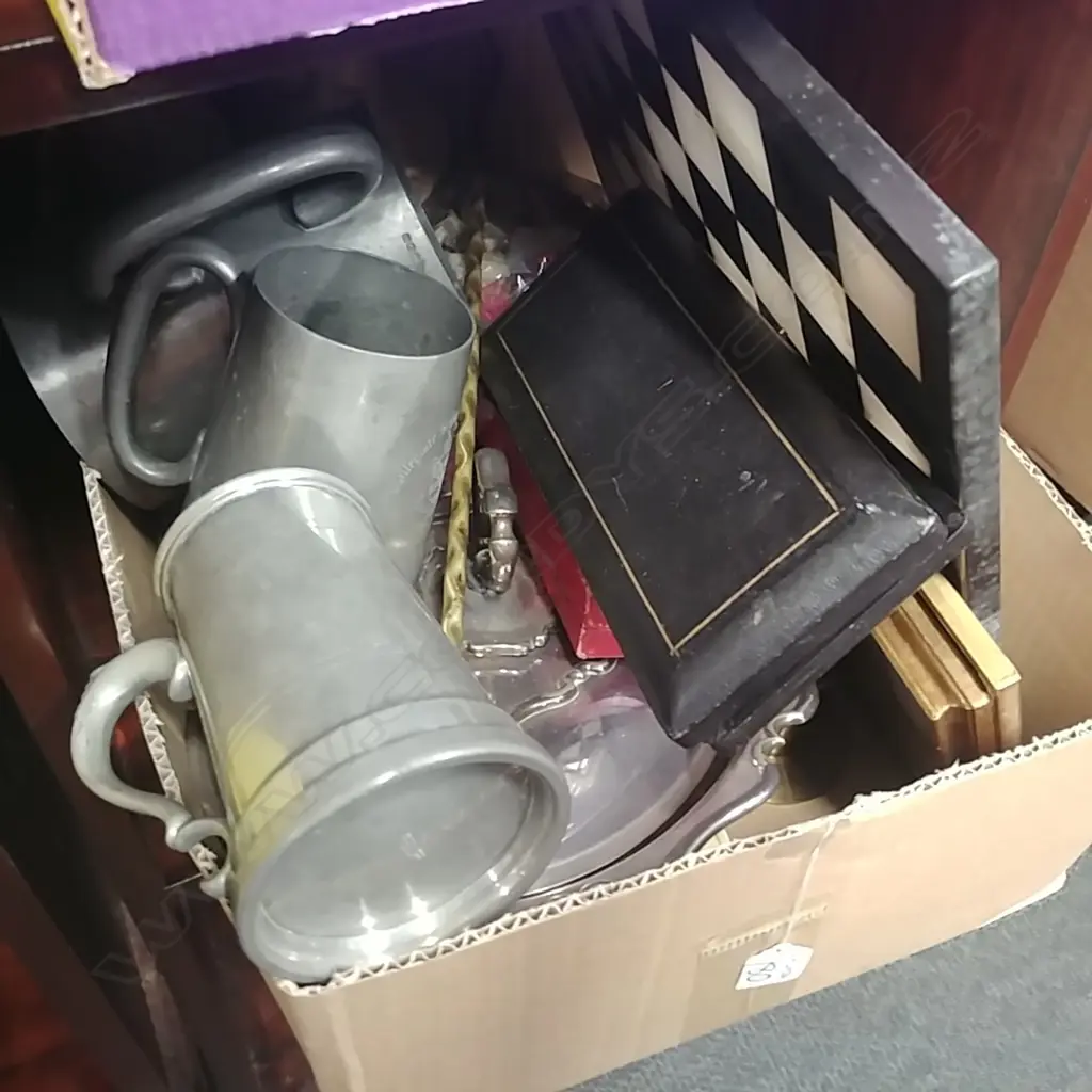 LOT EP TUREEN,CUTLERY,CHESS SET, PRINTS  Image 1++