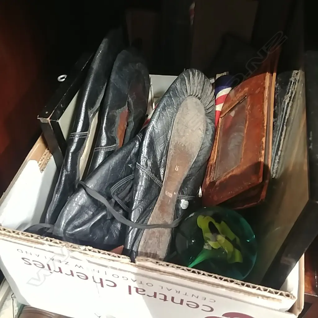 LOT ASSTD COLLECTABLES Image 1++