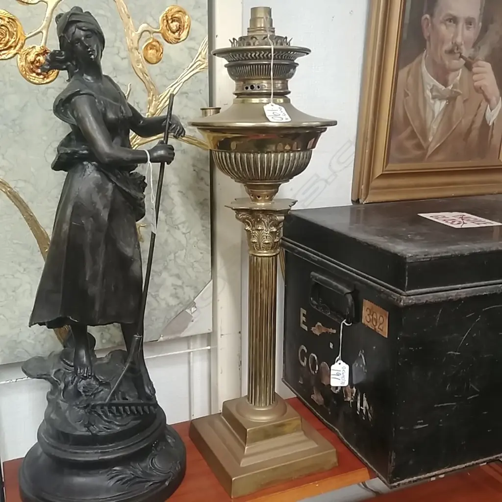 BRASS CORINTHIAN LAMP Image 1++