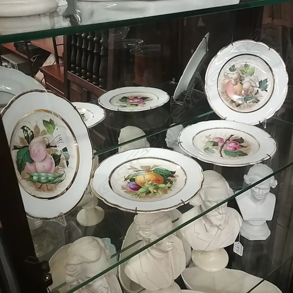 4 PORCELAIN FRUIT PLATES Image 1++