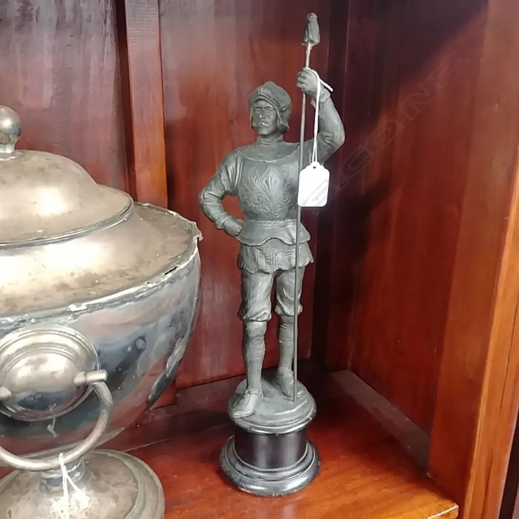 SPELTER FIGURE Image 1++